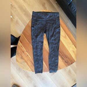 Lululemon Dark Grey/Black/Navy Camo Print Leggings, Size 8, Excellent condition